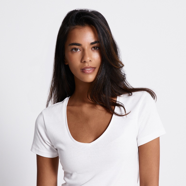 V-neck baby tee "Engla" White